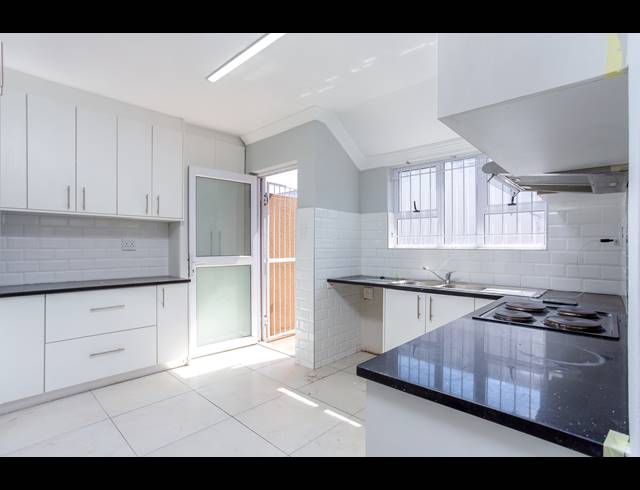 4 BEDROOM FREEHOLD TO LET IN RETREAT